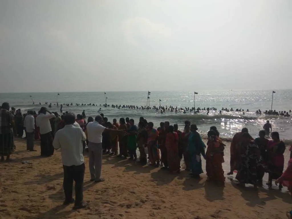   the mens in the sea and the women's in the shore ; protest against the coal landing in tutucorin